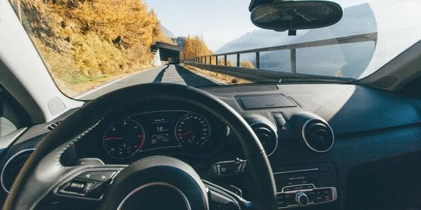 Λαμία: Ρομά πήγαν να πατήσουν Ρομά με το αυτοκίνητο για να τον σκοτώσουν